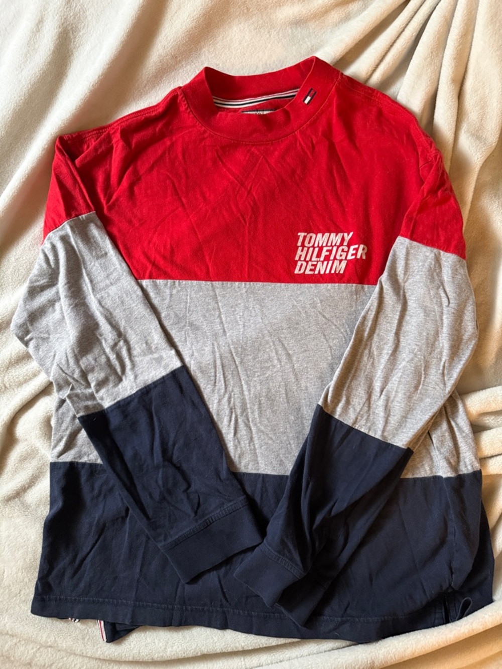 Tommy Hilfiger Red V-neck Pullover with Signature Flag